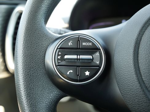 Used 2023 Kia Soul LX w/ LX Technology Package image 18