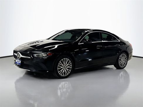 Used 2022 Mercedes-Benz CLA 250 4MATIC image 3