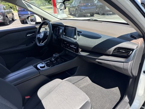 Used 2021 Nissan Rogue SV AWD/4WD image 16