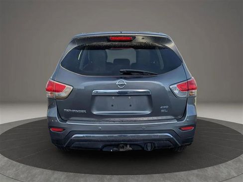 Used 2018 Nissan Pathfinder SV image 3