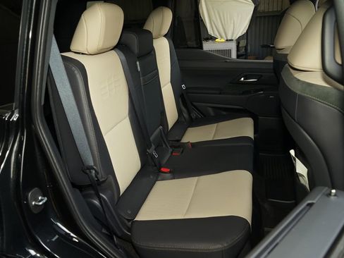 Used 2026 Lexus GX 550 w/ Accessory Package (32) image 15