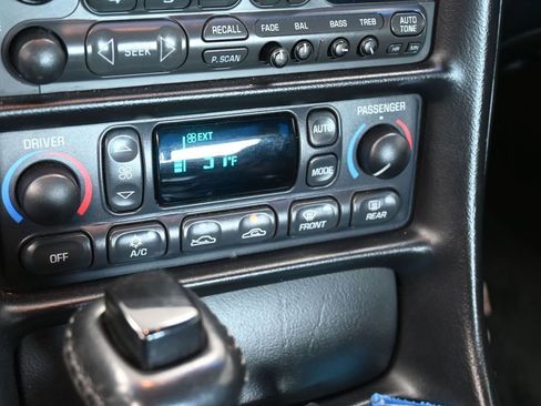 Used 2000 Chevrolet Corvette Coupe w/ Memory Pkg image 23