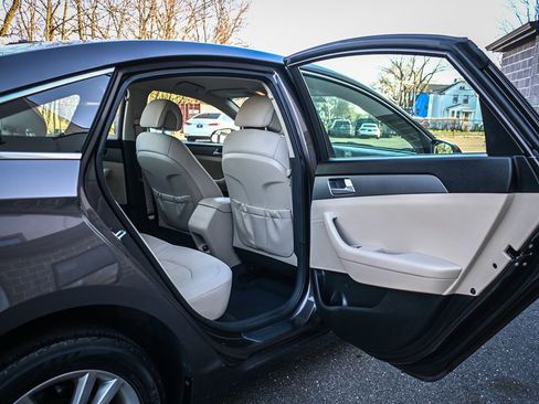 Used 2015 Hyundai Sonata SE image 12