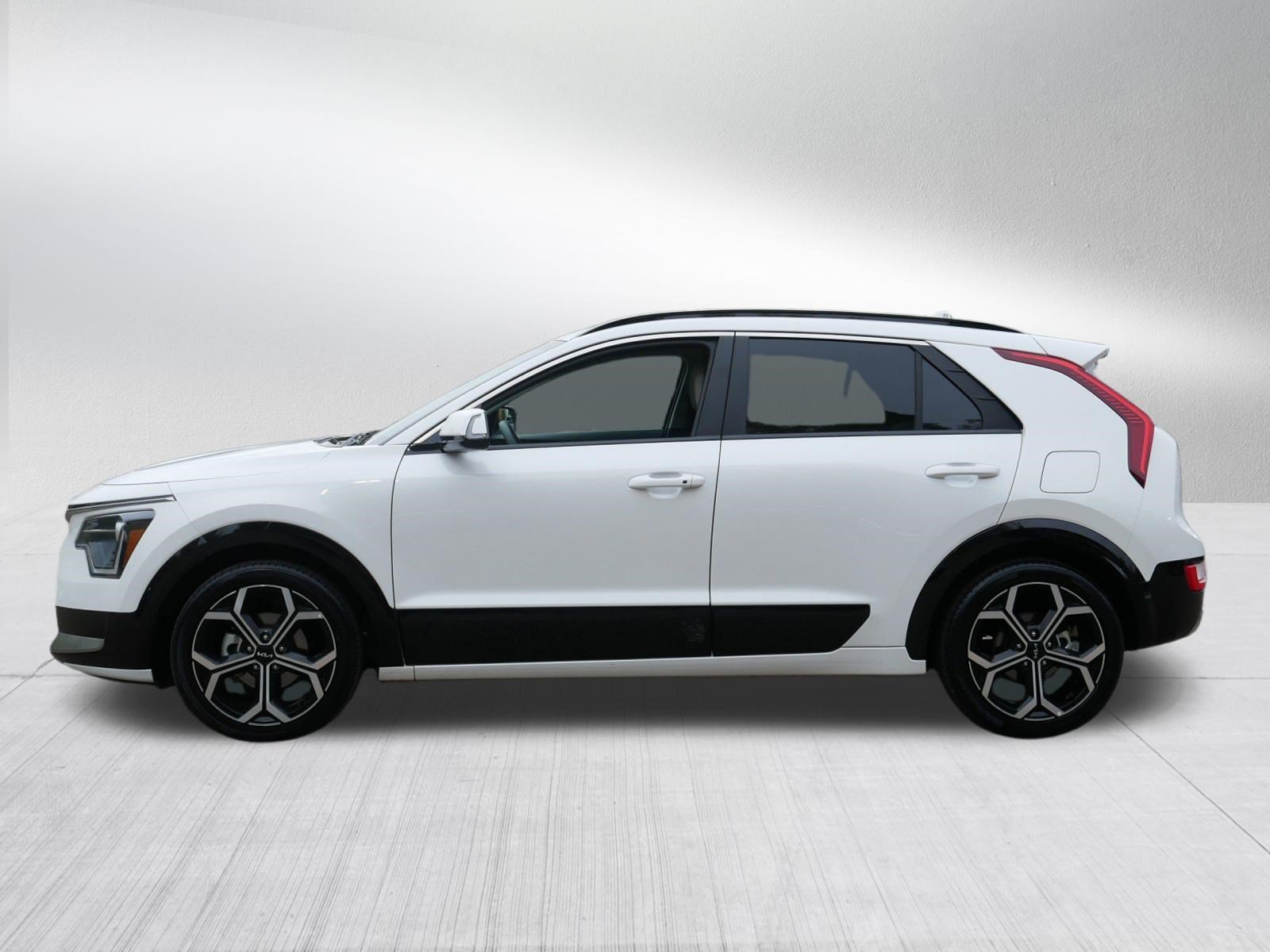 Certified 2025 Kia Niro EX Touring FWD image 4