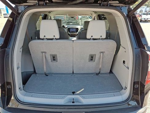 Certified 2023 GMC Acadia SLT image 28