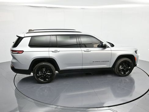 Used 2023 Jeep Grand Cherokee L Limited w/ Luxury Tech Group II image 30