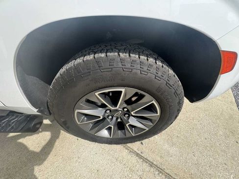 Used 2022 Chevrolet Tahoe Z71 w/ Luxury Package AWD/4WD image 38