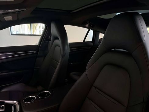 Used 2020 Porsche Panamera RWD image 5