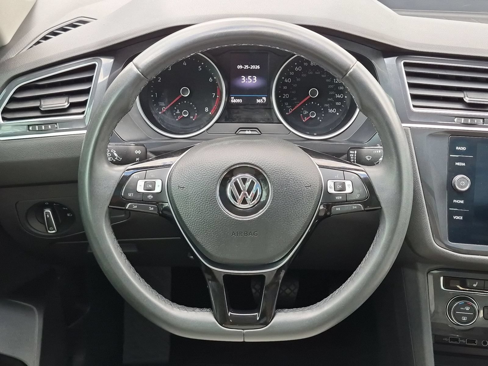 Used 2020 Volkswagen Tiguan SE w/ Panoramic Sunroof Package AWD/4WD image 18