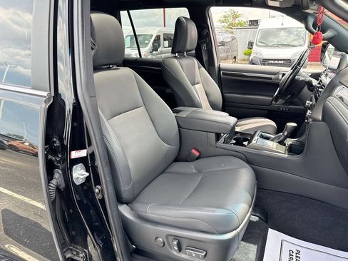 Used 2022 Lexus GX 460 Premium w/ Accessory Package AWD/4WD image 26