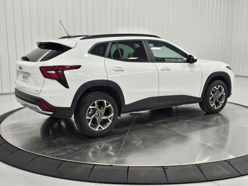 Used 2025 Chevrolet Trax LT FWD image 5