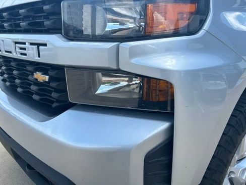 Used 2020 Chevrolet Silverado 1500 Custom w/ Custom Value Package AWD/4WD image 4