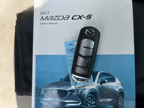 Used 2017 MAZDA CX-5 Touring w/ Preferred Equipment Package FWD image 17