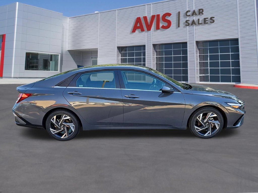 Used 2025 Hyundai Elantra SEL FWD image 4
