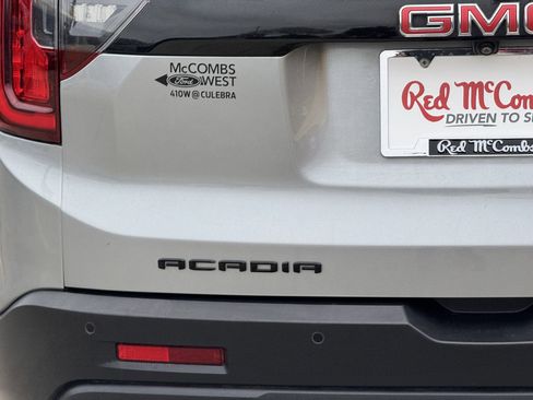 Used 2023 GMC Acadia SLE w/ Elevation Edition image 7