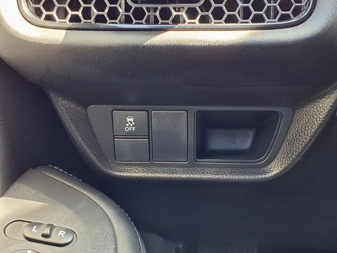 Used 2023 Honda HR-V LX image 9