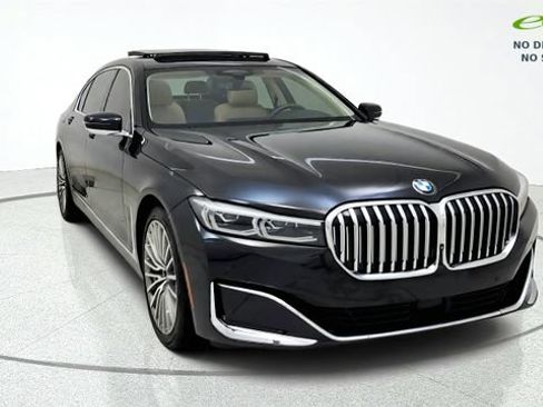 Used 2021 BMW 750i xDrive w/ Executive Package AWD/4WD image 2