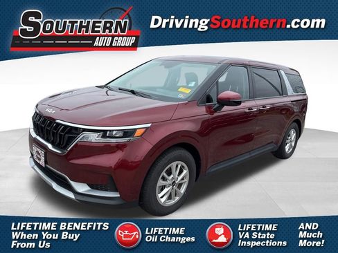 Used 2024 Kia Carnival LX FWD image 1