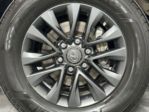 Used 2023 Lexus GX 460 Premium image 15