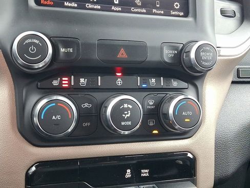 Used 2019 RAM 1500 Laramie AWD/4WD image 17