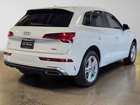 Used 2024 Audi Q5 e Premium w/ Convenience Package AWD/4WD image 3