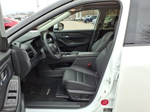 Certified 2025 Nissan Rogue SL w/ SL Premium Package image 4