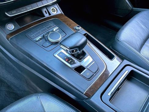 Used 2019 Audi Q5 2.0T Premium image 18