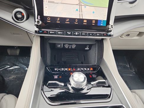 New 2026 Jeep Grand Wagoneer Summit image 12