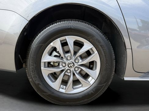 Used 2024 Toyota Sienna LE image 10