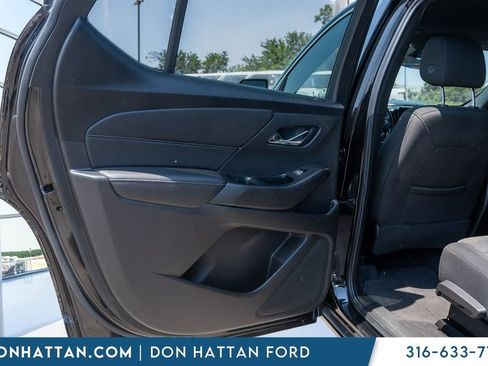 Used 2023 Chevrolet Traverse LT AWD/4WD image 19