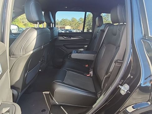 New 2025 Jeep Grand Cherokee Altitude image 28