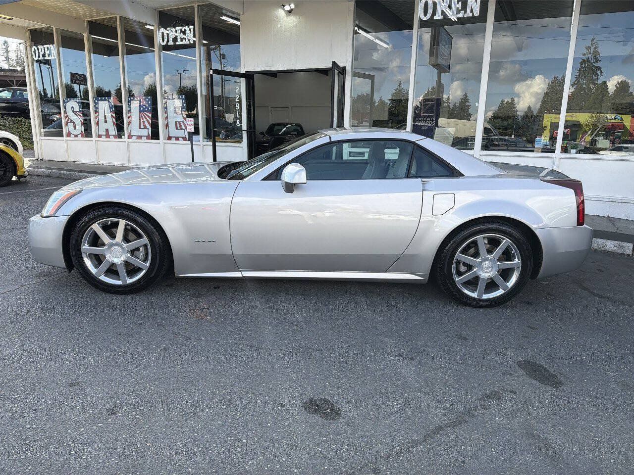 Used 2004 Cadillac XLR RWD image 2