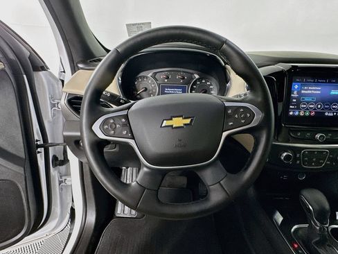 Used 2023 Chevrolet Traverse LT w/ LT Premium Package AWD/4WD image 17