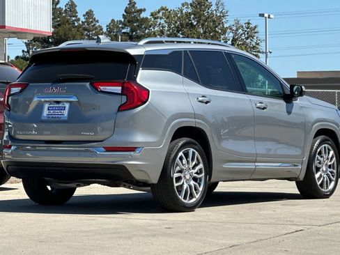 Used 2024 GMC Terrain Denali w/ Denali Premium Package AWD/4WD image 3
