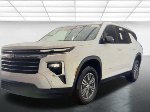 Used 2024 Chevrolet Traverse LT FWD image 5