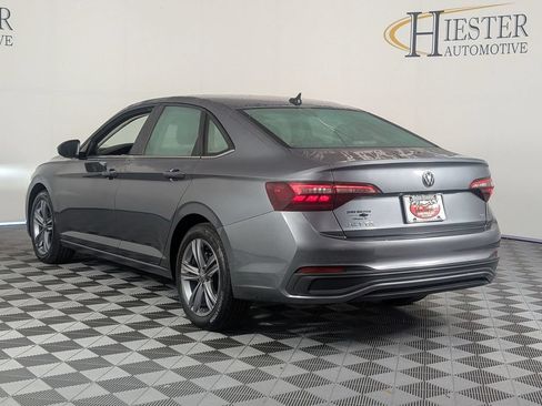 Used 2024 Volkswagen Jetta SE FWD image 5