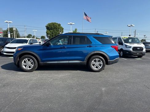 Used 2021 Ford Explorer XLT AWD/4WD image 2