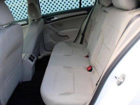 Used 2017 Volkswagen Golf S image 16