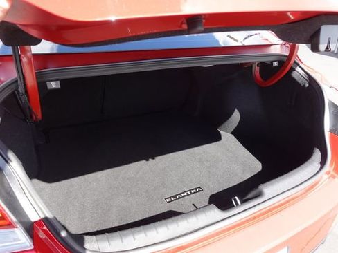 Used 2023 Hyundai Elantra Limited image 25