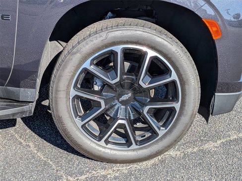 Used 2022 Chevrolet Tahoe RST w/ Luxury Package image 12