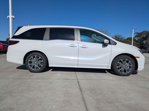 New 2026 Honda Odyssey Touring image 3