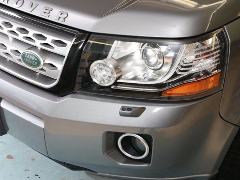 Used 2013 Land Rover LR2 HSE image 12