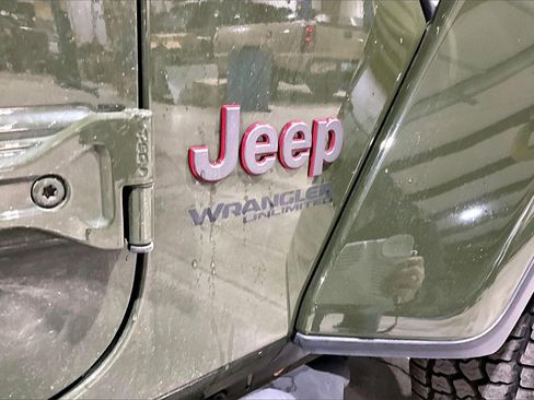 Used 2022 Jeep Wrangler Unlimited Rubicon w/ Cold Weather Group image 11