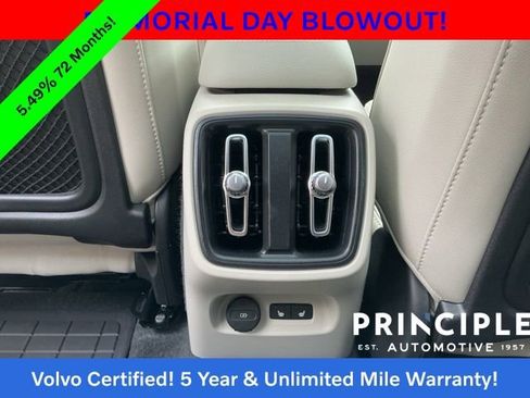 Certified 2024 Volvo XC40 B5 Ultimate w/ Protection Package Premier AWD/4WD image 35