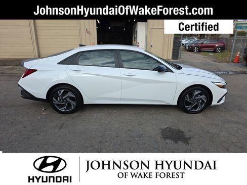 Certified 2025 Hyundai Elantra SEL image 12