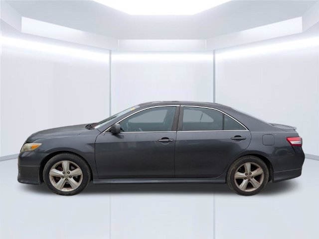 Used 2011 Toyota Camry SE w/ Sport Leather Pkg FWD image 2