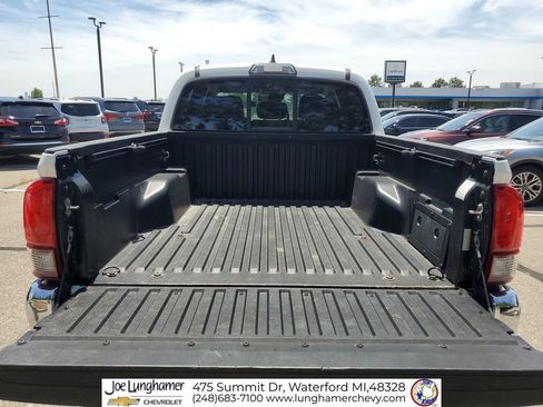 Used 2019 Toyota Tacoma SR5 RWD image 23
