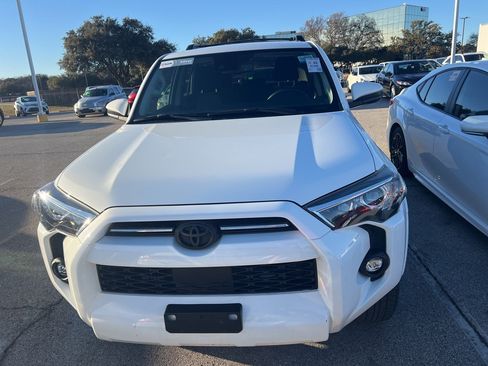 Used 2022 Toyota 4Runner SR5 image 2