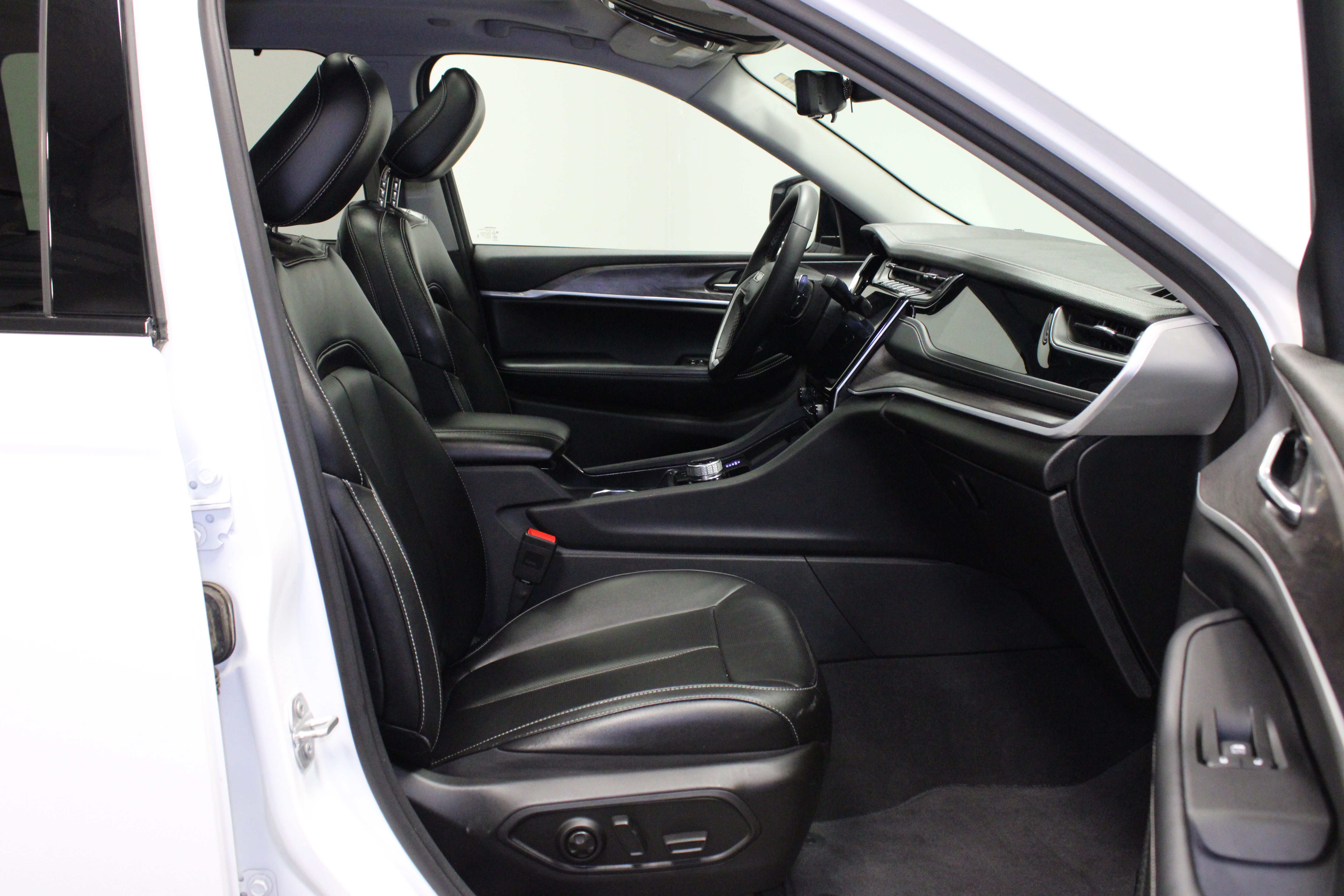 Used 2024 Jeep Grand Cherokee Limited 4xe AWD/4WD image 15