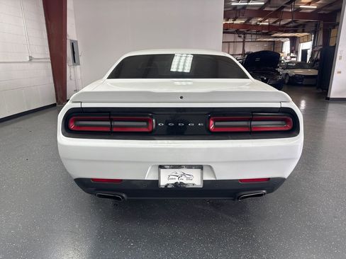 Used 2016 Dodge Challenger SXT w/ Driver Convenience Group RWD image 5